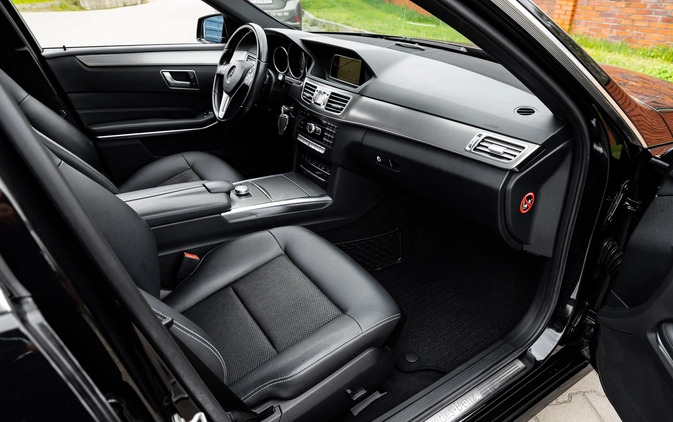 Mercedes-Benz Klasa E cena 62900 przebieg: 208000, rok produkcji 2013 z Warszawa małe 667